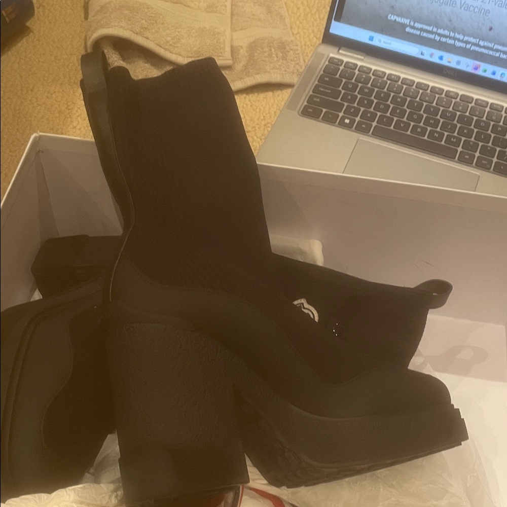 Moncler Black splits pocket boots size 39 Authentic - Picture 7 of 10